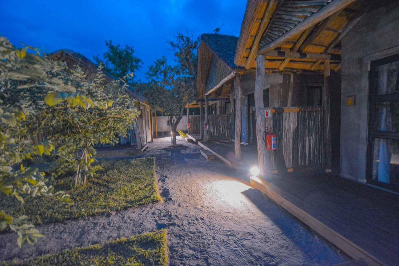 African Excursions Guest House Khwai Ngoại thất bức ảnh