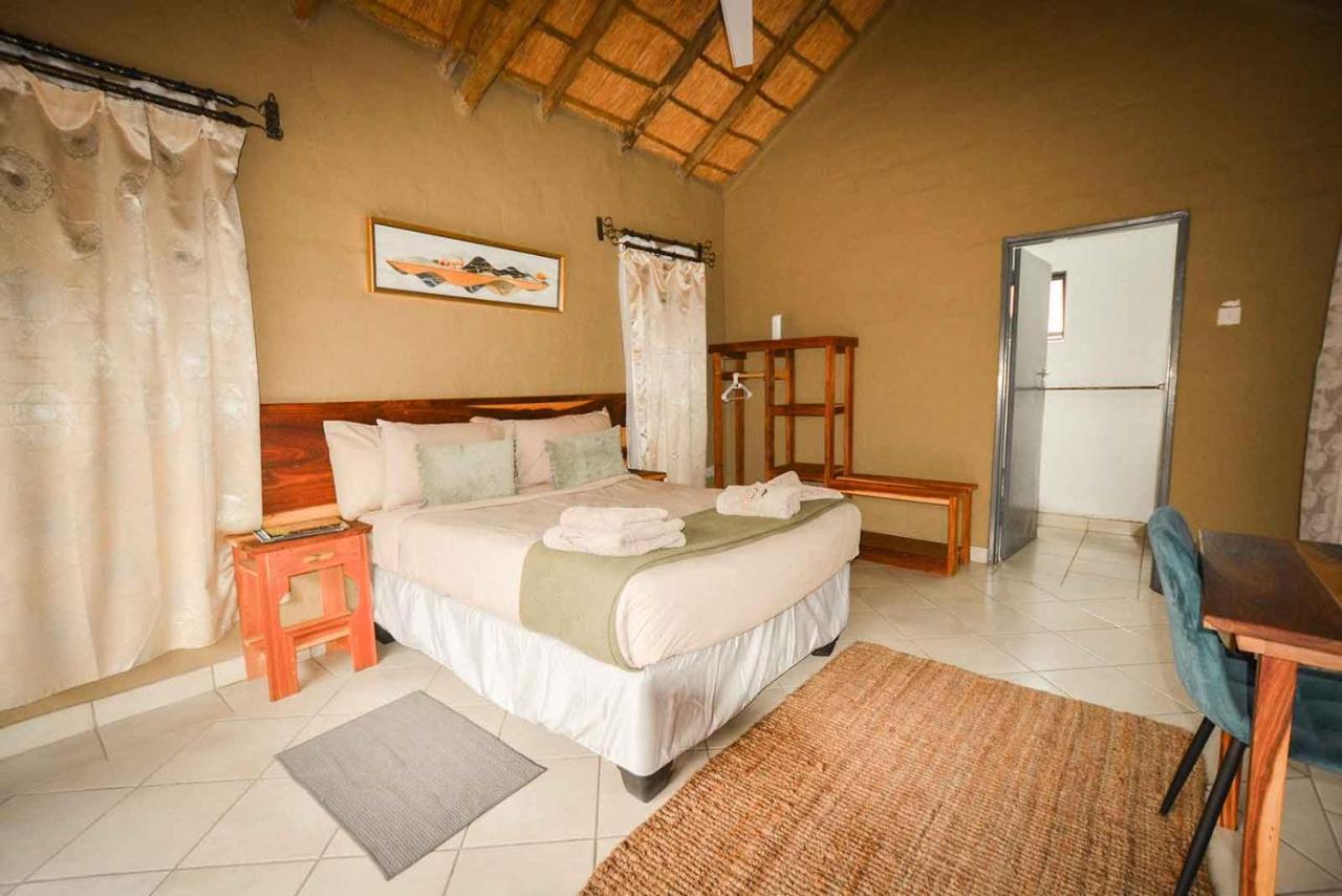 African Excursions Guest House Khwai Ngoại thất bức ảnh