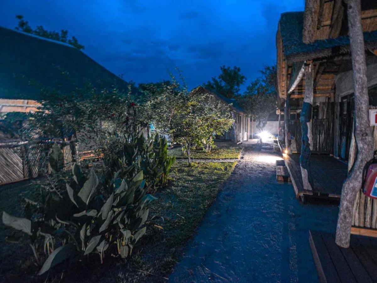 African Excursions Guest House Khwai Ngoại thất bức ảnh