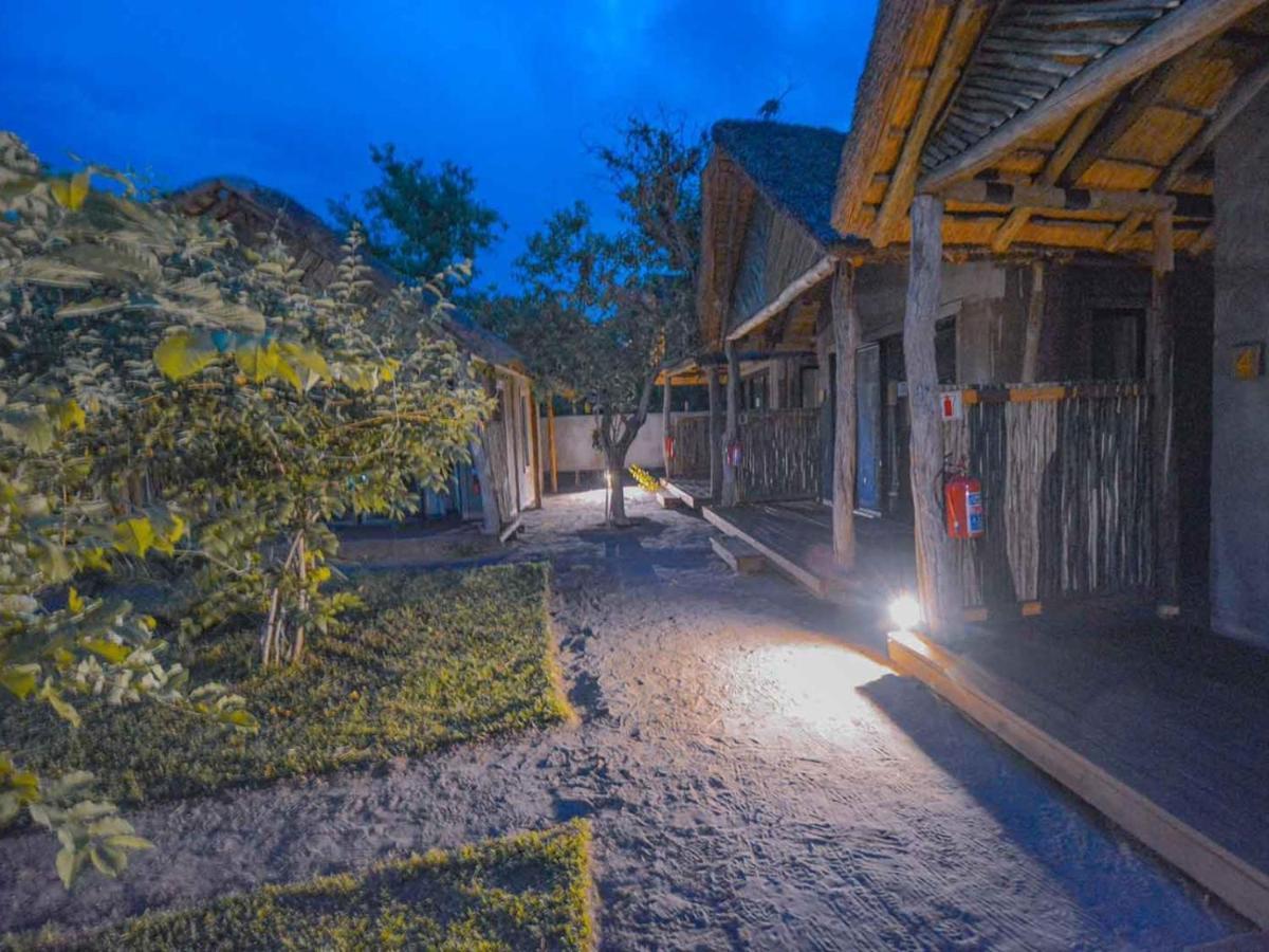 African Excursions Guest House Khwai Ngoại thất bức ảnh